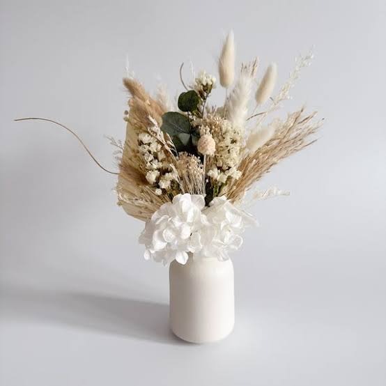 Minimalist Floral Styling by @aarav.spaces
